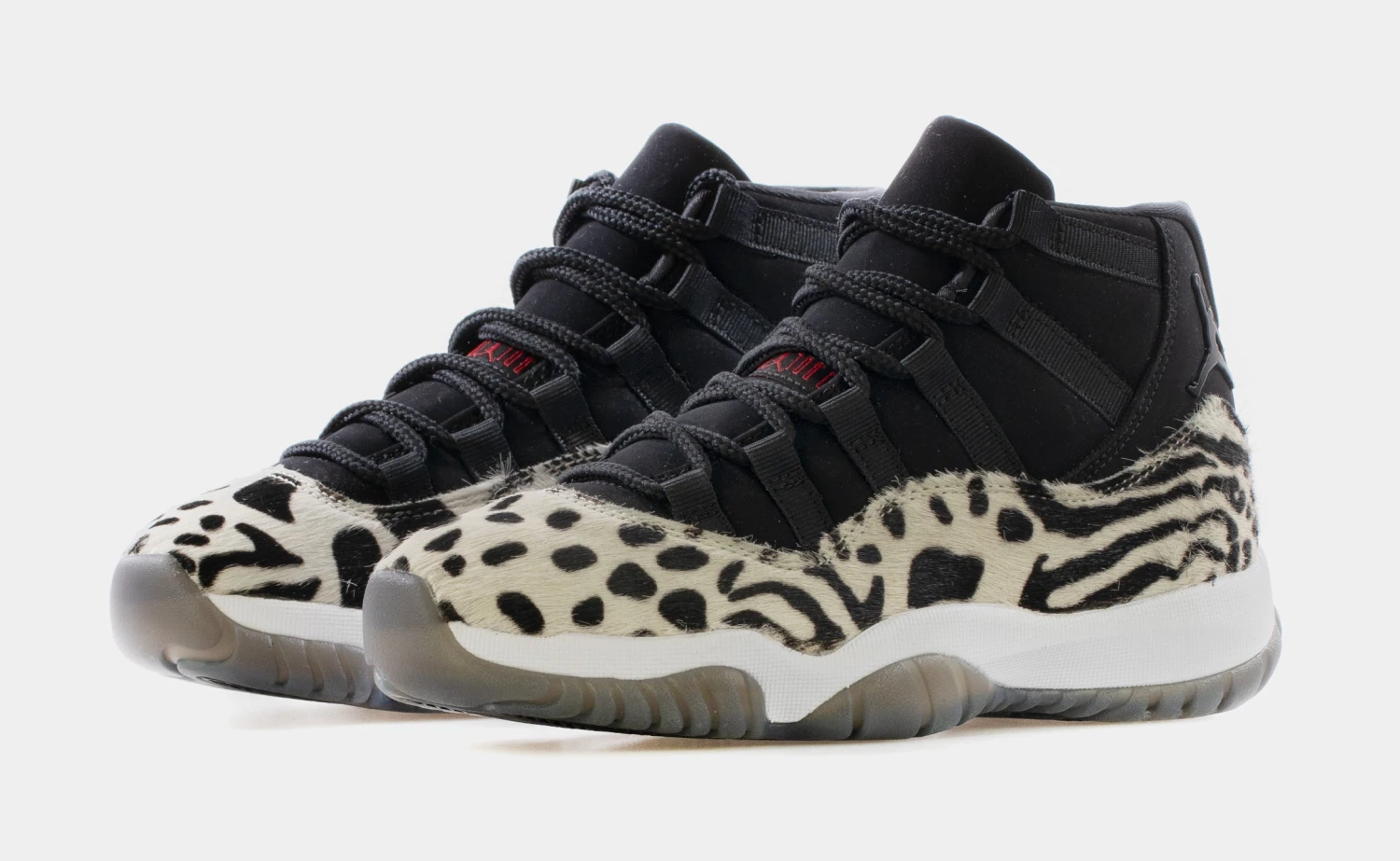 Air Jordan 11 Retro Black And White Womens Lifestyle Shoes (Black/Beige/White) 4 Air Jordan 11 Retro Black And White Womens Lifestyle Shoes (Black/Beige/White) - Image 4