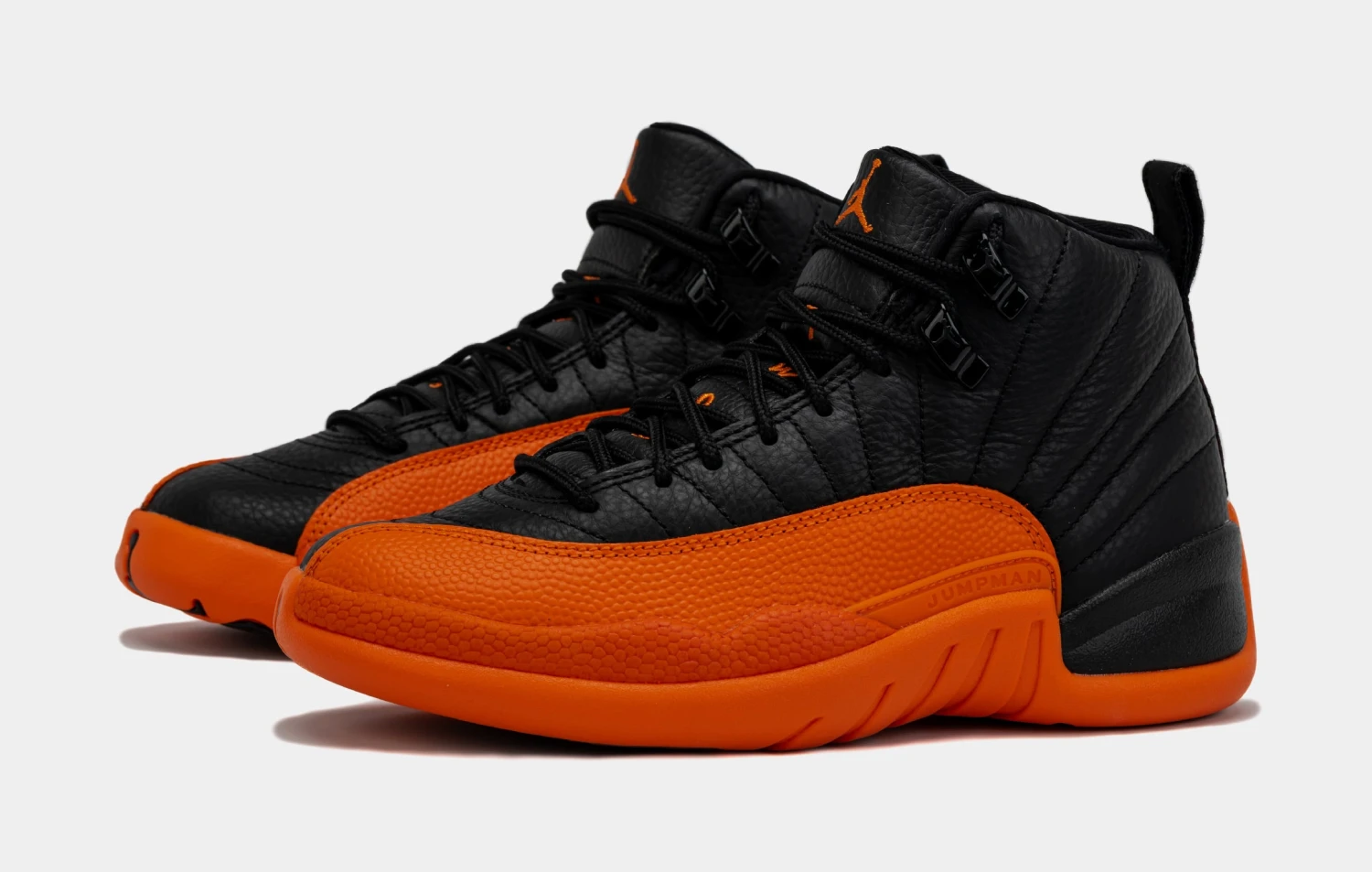 Air Jordan 12 Retro Brilliant Orange Womens Lifestyle Shoes (Black/Orange) 4 Air Jordan 12 Retro Brilliant Orange Womens Lifestyle Shoes (Black/Orange) - Image 4